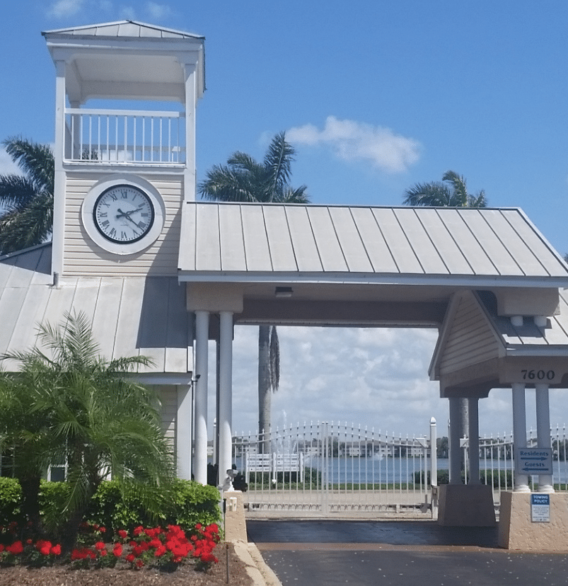 entrance of Lakeside of Naples